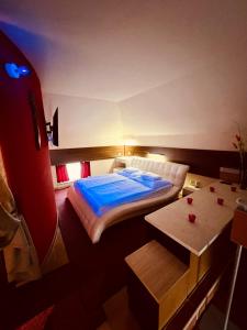 Postel nebo postele na pokoji v ubytování Spa & Wellness Hotel Orchidea
