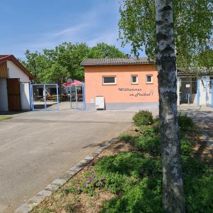 Budynek, w którym mieści się dom wakacyjny