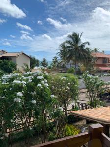 Foto da galeria de Excelente casa na Praia do Coqueiro com 4 suítes a 100m da praia em Coqueiro