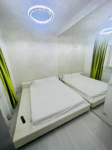 Letto o letti in una camera di Boudoir Tropical Apartments