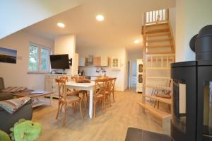Kuchyň nebo kuchyňský kout v ubytování Ferienhaus Triftweg 10