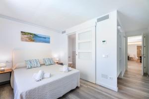 A bed or beds in a room at Albercutx Pollentia 3