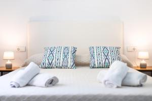 A bed or beds in a room at Albercutx Pollentia 3