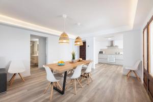 A kitchen or kitchenette at Albercutx Pollentia 3