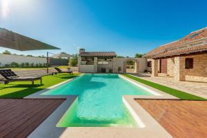 Basen w obiekcie Villa Casa di Nikola ZadarVillas lub w pobliżu
