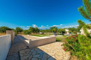 Ogród w obiekcie Villa Casa di Nikola ZadarVillas