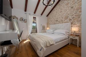 Łóżko lub łóżka w pokoju w obiekcie Villa Casa di Nikola ZadarVillas