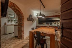 Kuchnia lub aneks kuchenny w obiekcie Villa Casa di Nikola ZadarVillas