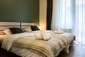 A bed or beds in a room at Hotel Jimla