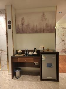 a bathroom with a sink in a room at آكام للشقق المخدومة أحد رفيدة in Ahad Rafidah +30 photos