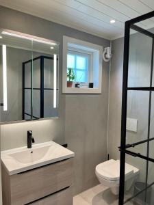 Koupelna v ubytování Koselig nyrestaurert hus med flott utsikt!