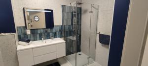 Koupelna v ubytování Mazurski relax plus Taras Garaż podziemny