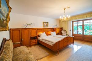 Un pat sau paturi într-o cameră la Gästehaus Maria