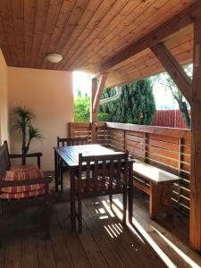 a patio with a table and benches on a deck at Pohodový domek in Čkyně