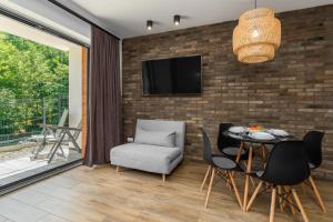 Televízia a/alebo spoločenská miestnosť v ubytovaní Czarna Perła- Apartament przy Solisku