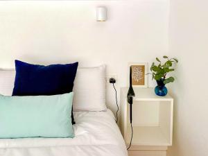 Posteľ alebo postele v izbe v ubytovaní OleHolidays 406 Loft Romana Playa junto al mar