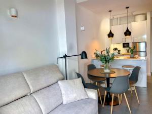 Kuchyňa alebo kuchynka v ubytovaní OleHolidays 406 Loft Romana Playa junto al mar
