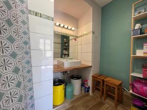 a bathroom with a sink and a mirror at Joli appartement F2 centre ville de Corte in Corte