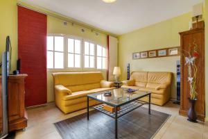 a living room with two couches and a table at Fuerteventura Relax and Sea in Antigua