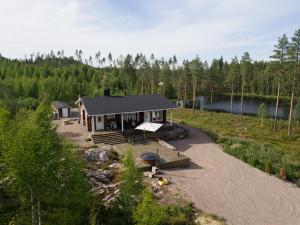 an aerial view of a cabin next to a lake at Luxury Villa Rahavaara in Joensuu