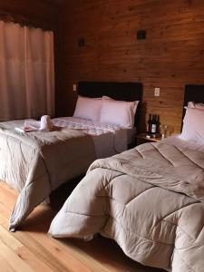 Een bed of bedden in een kamer bij Pousada Caminhos da Serra