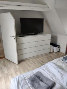 TV o dispositivi per l'intrattenimento presso 210 m2 hus til 8 gæster - 5 km fra nyt stort vandland