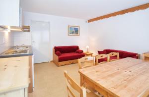 Kuchyň nebo kuchyňský kout v ubytování Balcons G 013 - PARC NAT VANOISE appart 8 pers + 7 fotografií