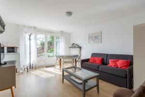 a living room with a couch and a table at Studio du Maréchal in Sainte-Foy-lès-Lyon