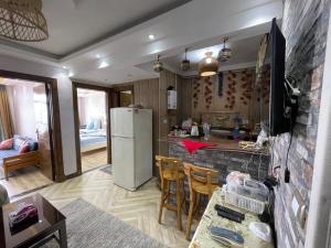 A kitchen or kitchenette at Amazing Sea View 2 bedroom apartment