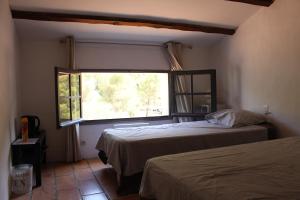 En eller flere senge i et værelse på Mas Serre Plume + 60 billeder