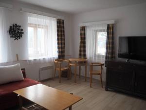 Televiisor ja/või meelelahutuskeskus majutusasutuses Pohodový domek