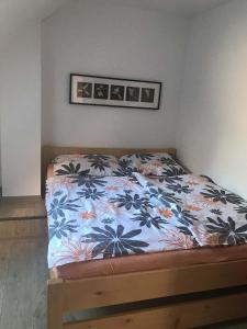 Voodi või voodid majutusasutuse Pohodový domek toas