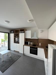 O bucătărie sau chicinetă la Studio tout équipé centre ville Menton