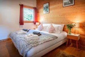 a bedroom with a bed with towels on it at Chalet Levant Blanc - OVO Network in Seytroux