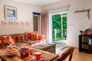 Et opholdsområde på THE HYDE- secret hide away, near the beach.