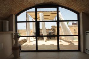 A balcony or terrace at Dimora Sighé, exclusive rural villa with hydromassage pool