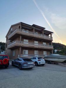 Το κτήριο όπου στεγάζεται  το διαμέρισμα