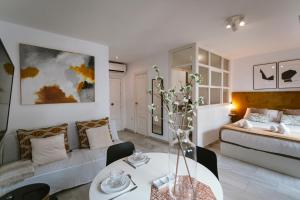 Fotografie z fotogalerie ubytování Complete studio with terrace - 1Bth- La Giralda v destinaci Seville