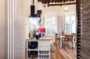 a kitchen with a table and a dining room at Il nido in centro in Lucca