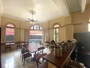 Um restaurante ou outro lugar para comer em Magnolia Inn