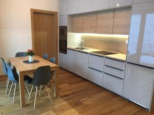 מטבח או מטבחון ב-Apartmán u sjezdovky