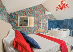 a bedroom with a bed and a tub and a sink at Beneduce B&B ROOMS in Santa Maria di Castellabate