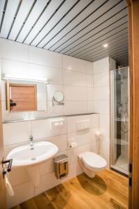 a bathroom with a sink and a toilet at Hotel-Restaurant Heiligenstadter Hof in Heiligenstadt