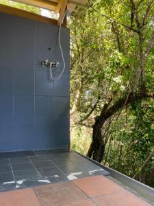 Φωτογραφία από το άλμπουμ του Cabane Bivouac avec échelle à l'ombre des chênes σε Idrac-Respailles