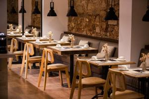 A restaurant or other place to eat at Hotel Well and Come Barcelona