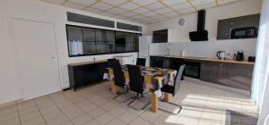 Fotografia z galérie ubytovania Aerouant - Maison spacieuse pour 8 personnes sur 3 étages Idéal famille amis entreprises v destinácii Brest