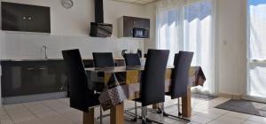 Fotografia z galérie ubytovania Aerouant - Maison spacieuse pour 8 personnes sur 3 étages Idéal famille amis entreprises v destinácii Brest