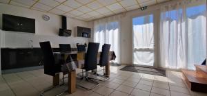 Fotografia z galérie ubytovania Aerouant - Maison spacieuse pour 8 personnes sur 3 étages Idéal famille amis entreprises v destinácii Brest