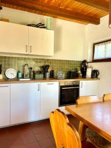 Dapur atau dapur kecil di Ferienhaus Regeneration bayerischer Wald