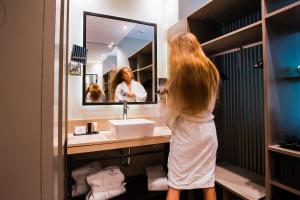 A bathroom at Hotel Well and Come Barcelona